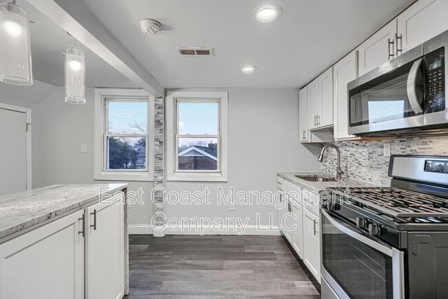 Building Photo - 4012 Fernhill Ave