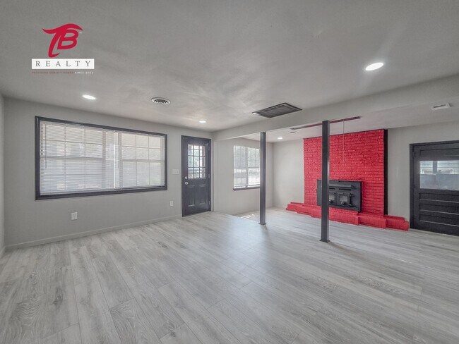 Building Photo - Charming and Newly Renovated 4-Bedroom Hom...