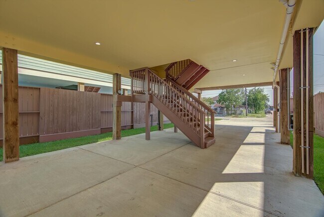 Building Photo - 2305 67th St