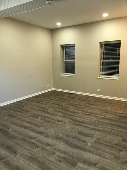 Building Photo - 1426 W Walton St