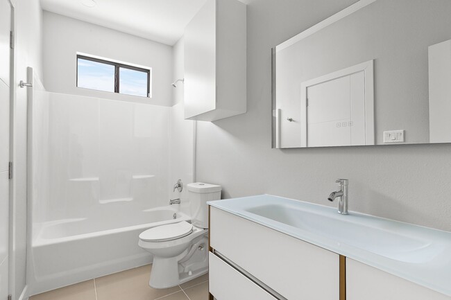 Building Photo - 2014 Summerland Ln