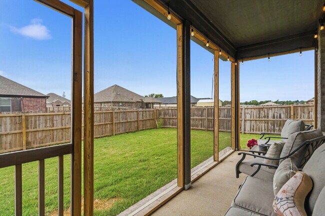Building Photo - Quiet 4 Bedroom Oasis in Farmington
