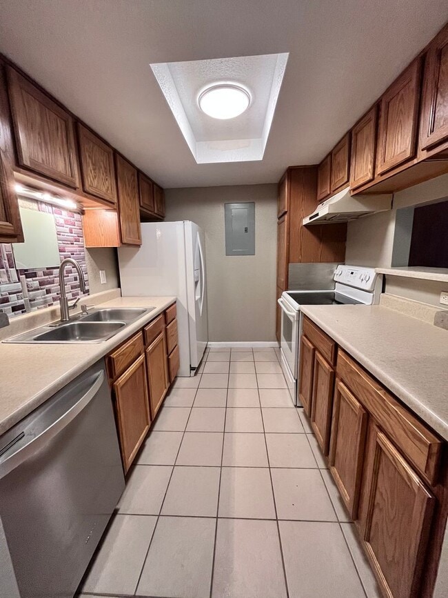 Building Photo - Large 3-bedroom 2 Bathroom in Robinwood! **Special**