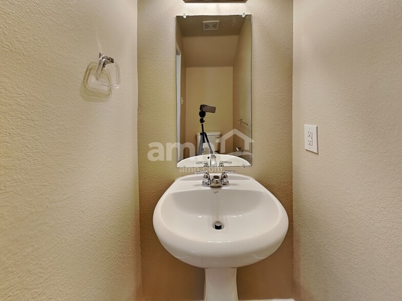 Building Photo - 13149 Cowper Dr