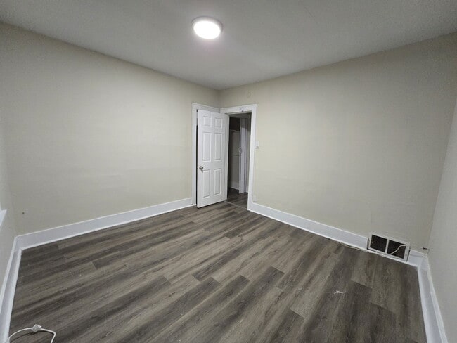 Building Photo - 7707 Vermont Ave