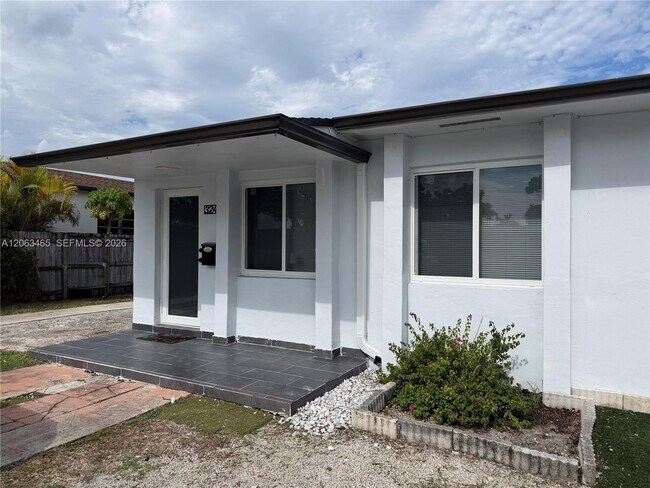 Building Photo - 3247 SW 92nd Ave