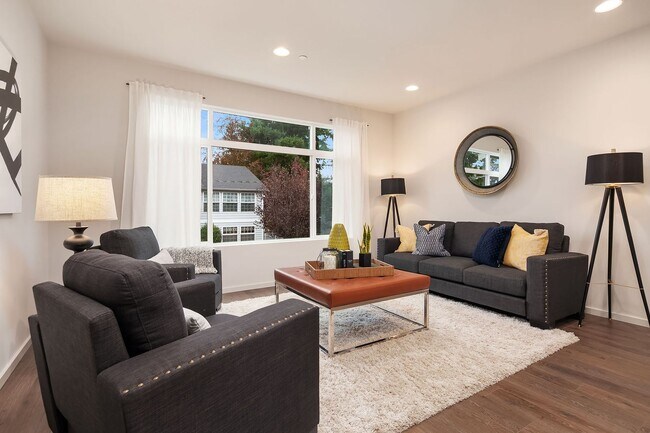 Building Photo - 4Bd/3.5Ba Shoreline Townhome