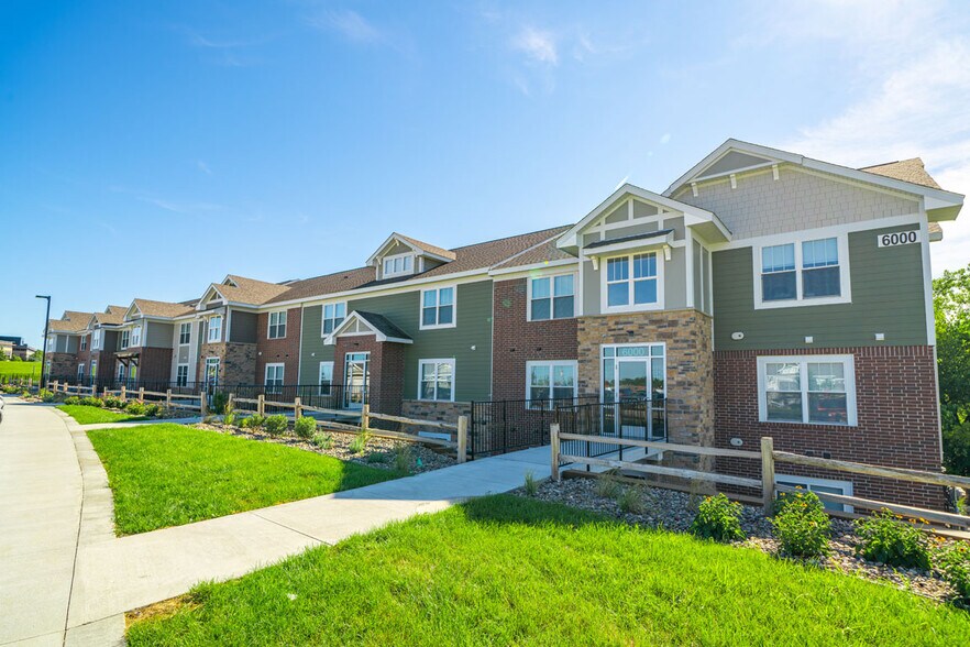 Strathmore Apartment Homes 1260 S Jordan Creek Pky West Des Moines IA 50266 Apartment Finder