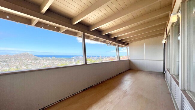 Building Photo - 4202A Sierra Dr