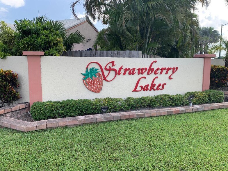 Primary Photo - 6076 Strawberry Lakes Cir