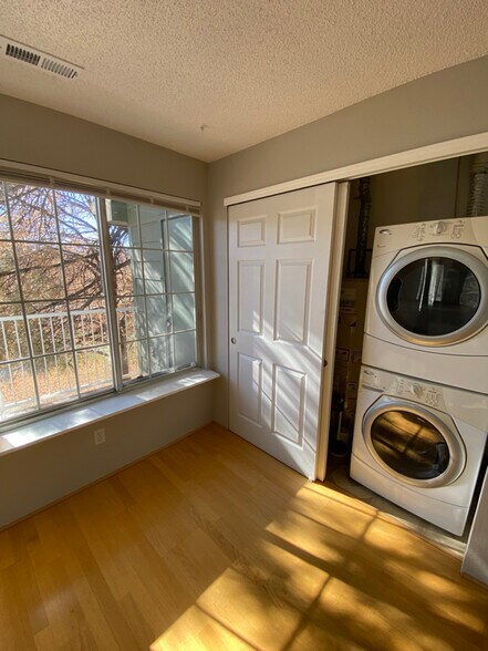 Building Photo - 882 S Reed Ct