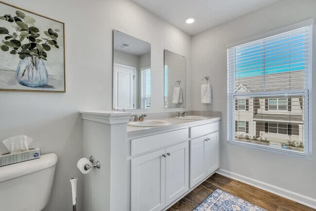 Building Photo - 321 Dogwood Cir