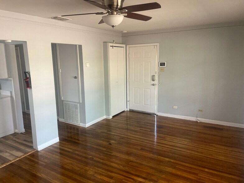 Building Photo - 404 Storeywood Dr