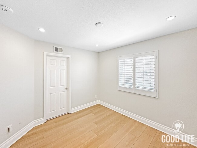 Building Photo - Beautiful 3-Bed Home w/ Vaulted Ceilings, Stainless Appliances, Private Backyard & 2-Car Garage