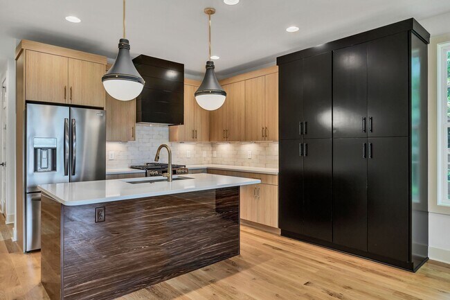 Building Photo - 660 Vernon Ave