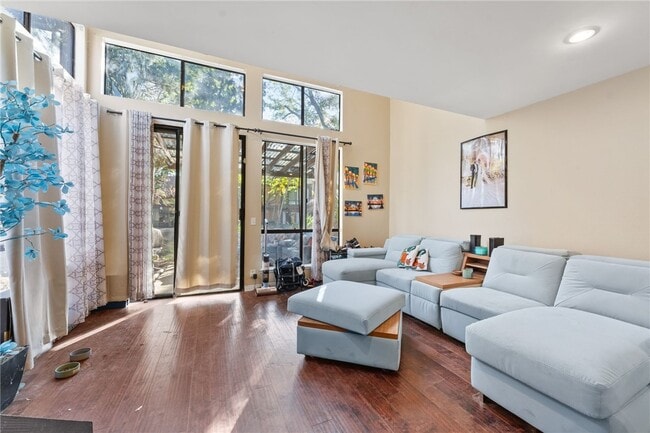 Building Photo - 10614 Shoreline Dr