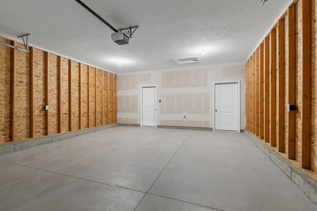 Building Photo - LIKE NEW  3 bed 2 1/2 bath townhouse NW Lincoln