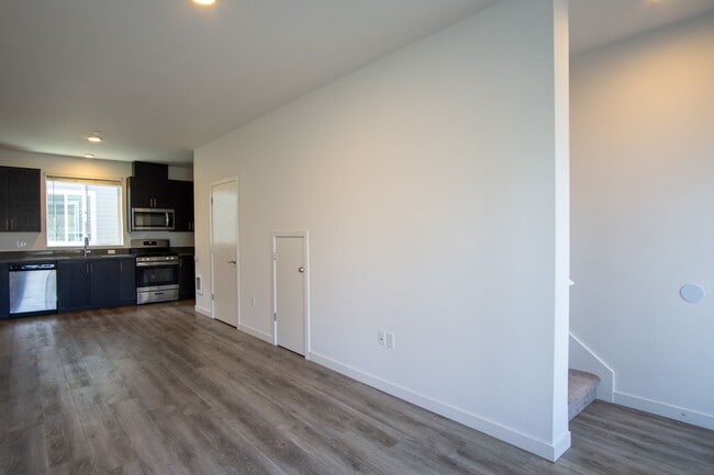 Building Photo - St. Johns-Sleek Modern Townhouse Ready Now!