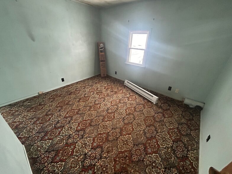 Building Photo - 195 Roland St