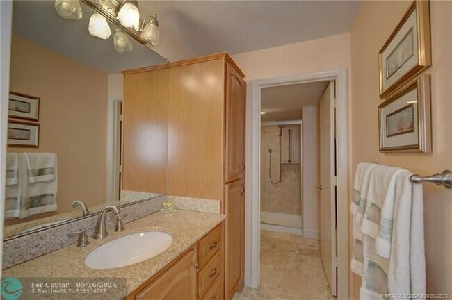 Building Photo - 10980 S Ocean Dr