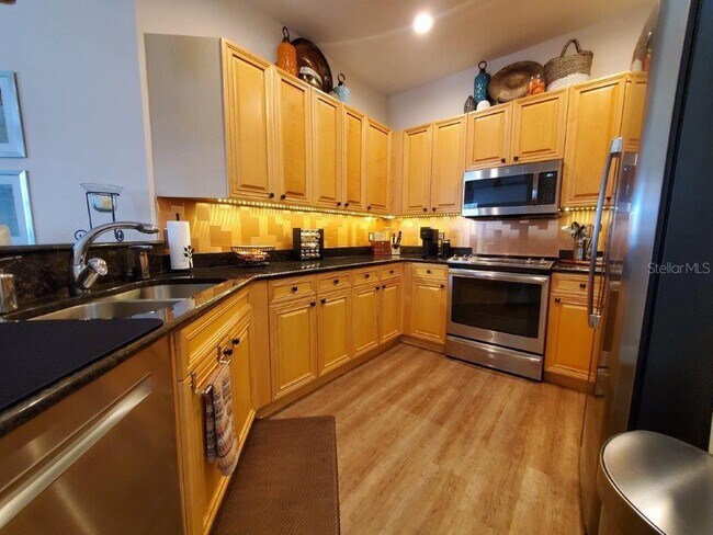 Building Photo - 240 West End Dr