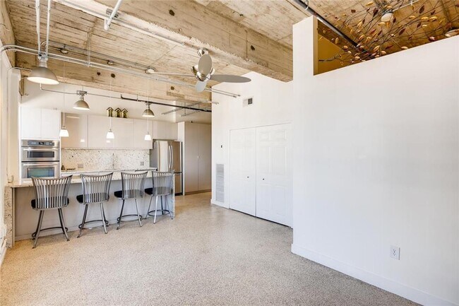 Building Photo - 710 Colorado St