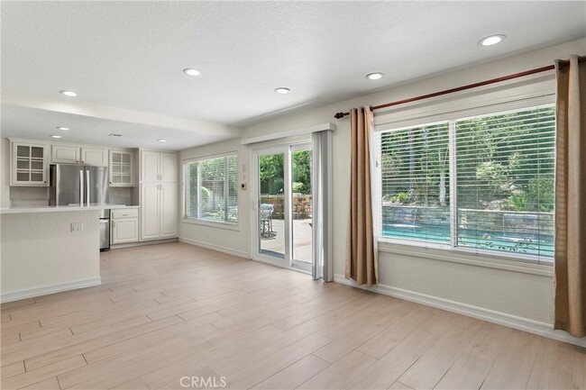 Building Photo - 28501 El Sur