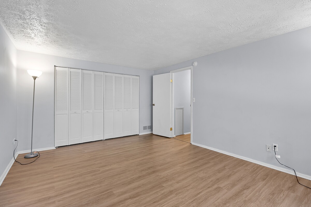 Building Photo - 976 Wood Hollow Dr