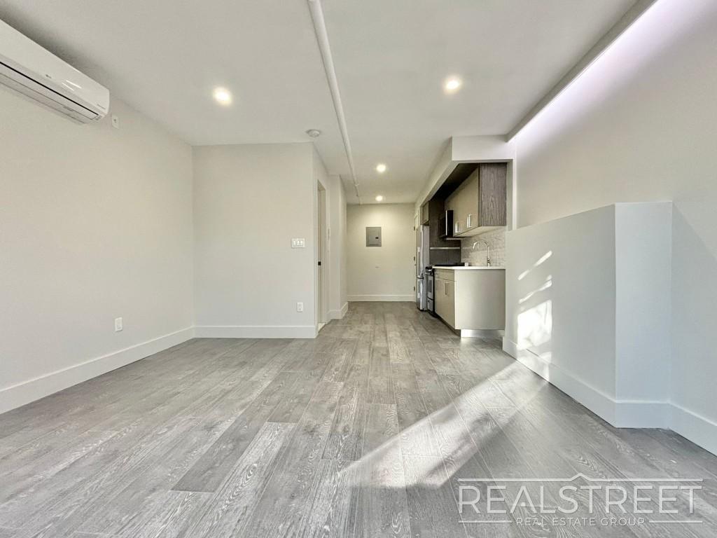 Building Photo - Brand New 1 Bed w Full Kitchen Amenities in Prime Crown Heights