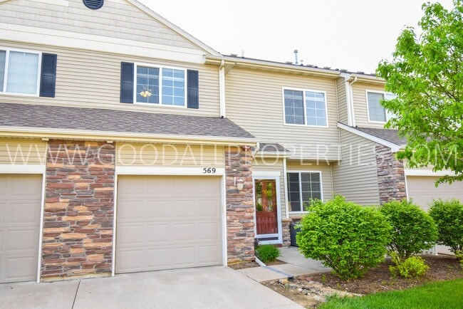 Building Photo - 2 Bedroom, 1.5 Bath Townhome in Jordan Creek area!