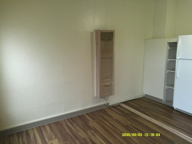 Building Photo - 140-14