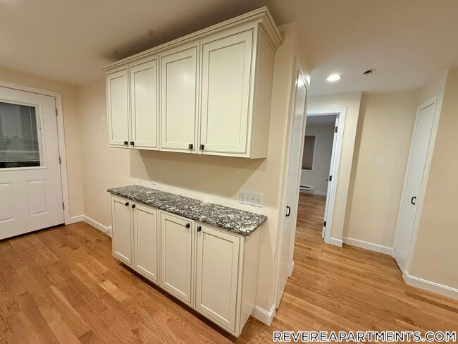 Building Photo - 48 Hauman St