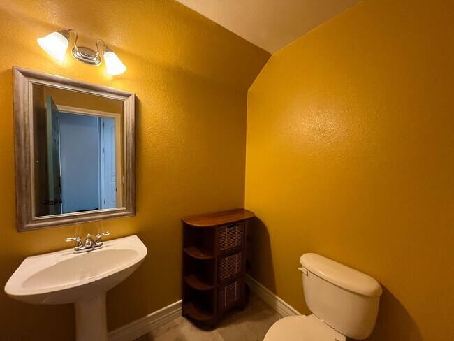 Building Photo - Stylish 3-Bedroom Home with Loft in Gated Community