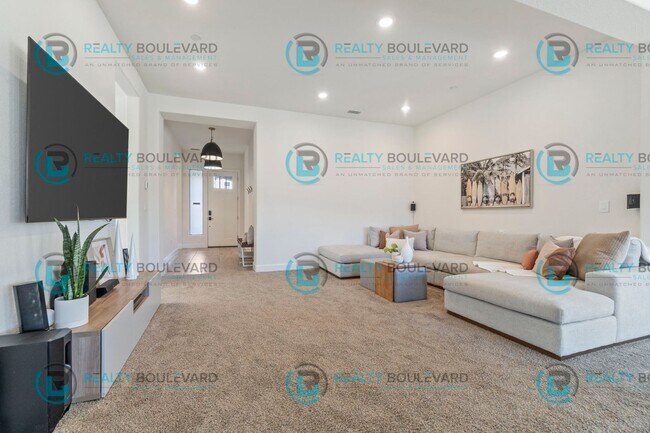 Building Photo - Stylish 3-Bedroom Sanctuary with Sophistic...