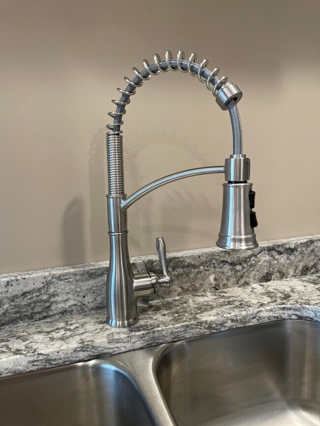 Building Photo - 3421 Holwyn Rd