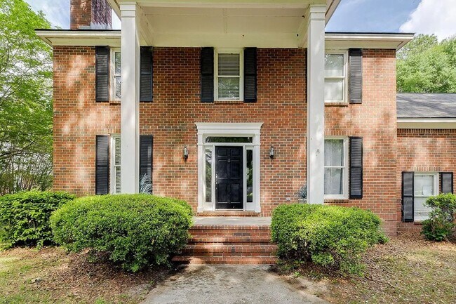 Building Photo - Stunning 4 Bed, 3 Bath Home with Pool in E...