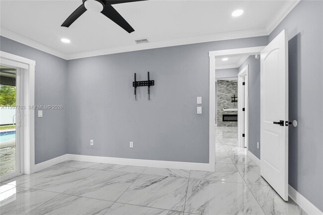 Building Photo - 702 NW Orchid St