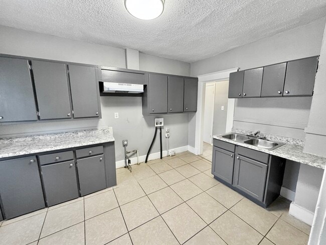 Building Photo - 3338 Coleman Ave