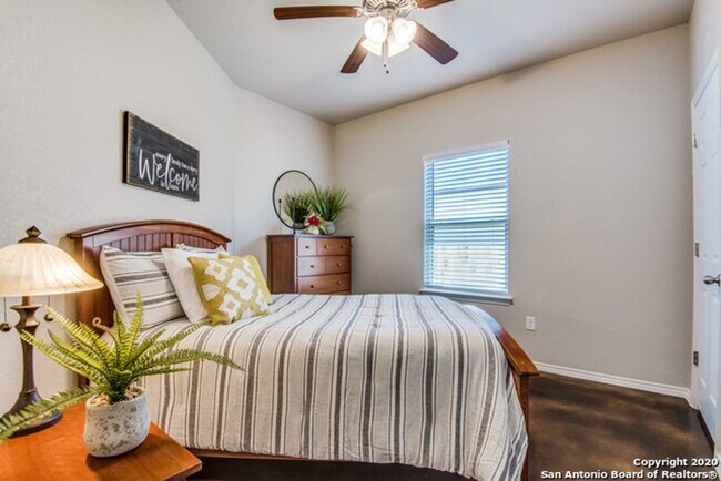 Building Photo - Luxury Duplex in Seguin with 3-bed, 2-bath...
