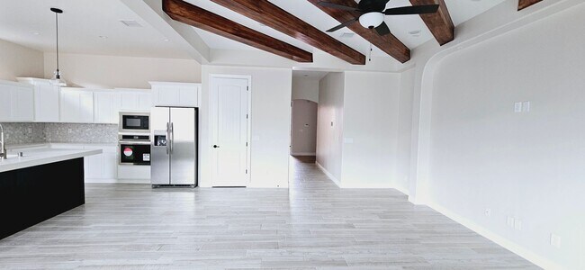 Building Photo - 1822 Bridle