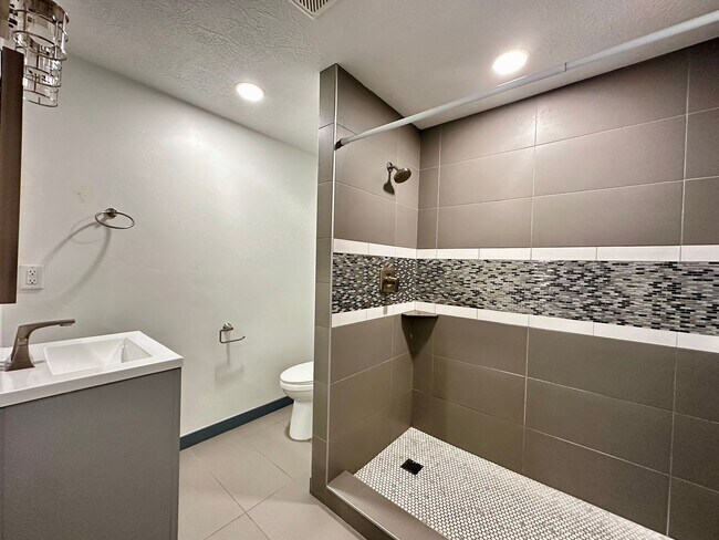 Building Photo - Great Lehi Home Now Available!