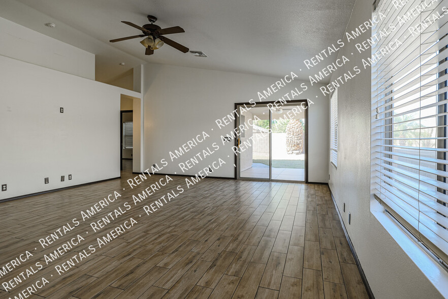 Building Photo - 9316 W Cinnabar Ave