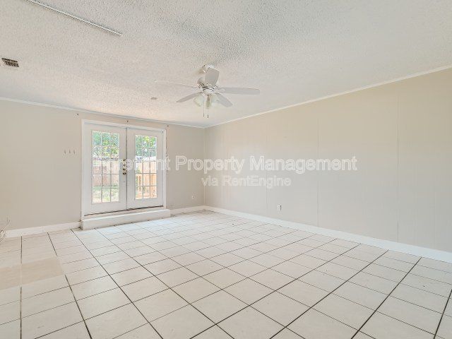 Building Photo - 7422 Stonehouse Dr