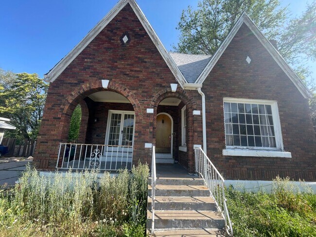 Primary Photo - 1436 Swan St