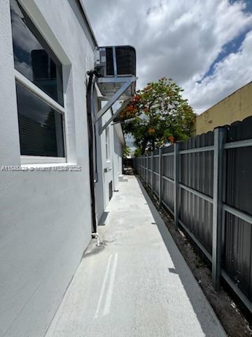 Building Photo - 911 Sharar Ave