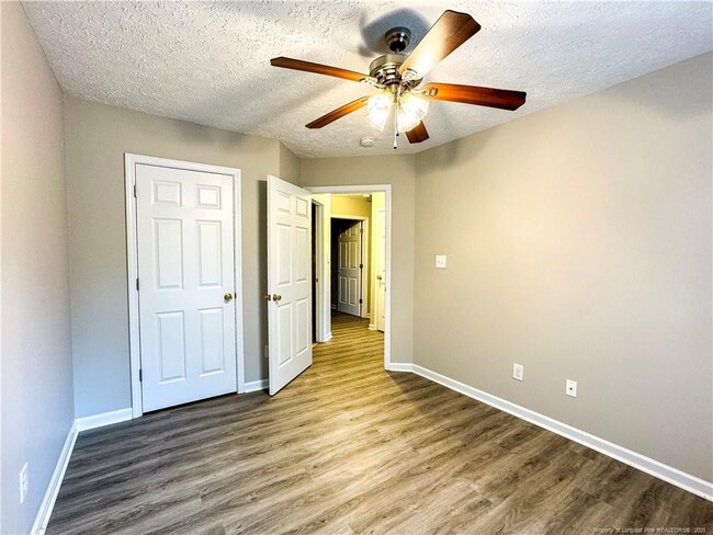 Building Photo - 1910 Poplar Dr