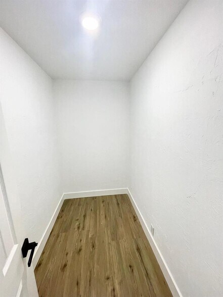 Building Photo - 6606 NW 95th Ave