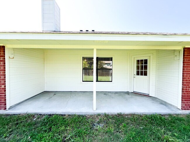 Building Photo - Available NOW!!!! Open floor plan features living room with fireplace, dining area, and large kit...