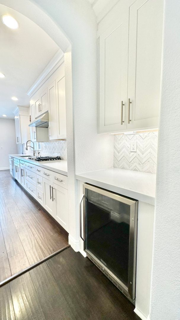 Building Photo - Beautifully Updated Two-Story Home in Lake...