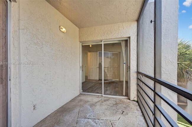 Building Photo - 3100 Riverside Dr